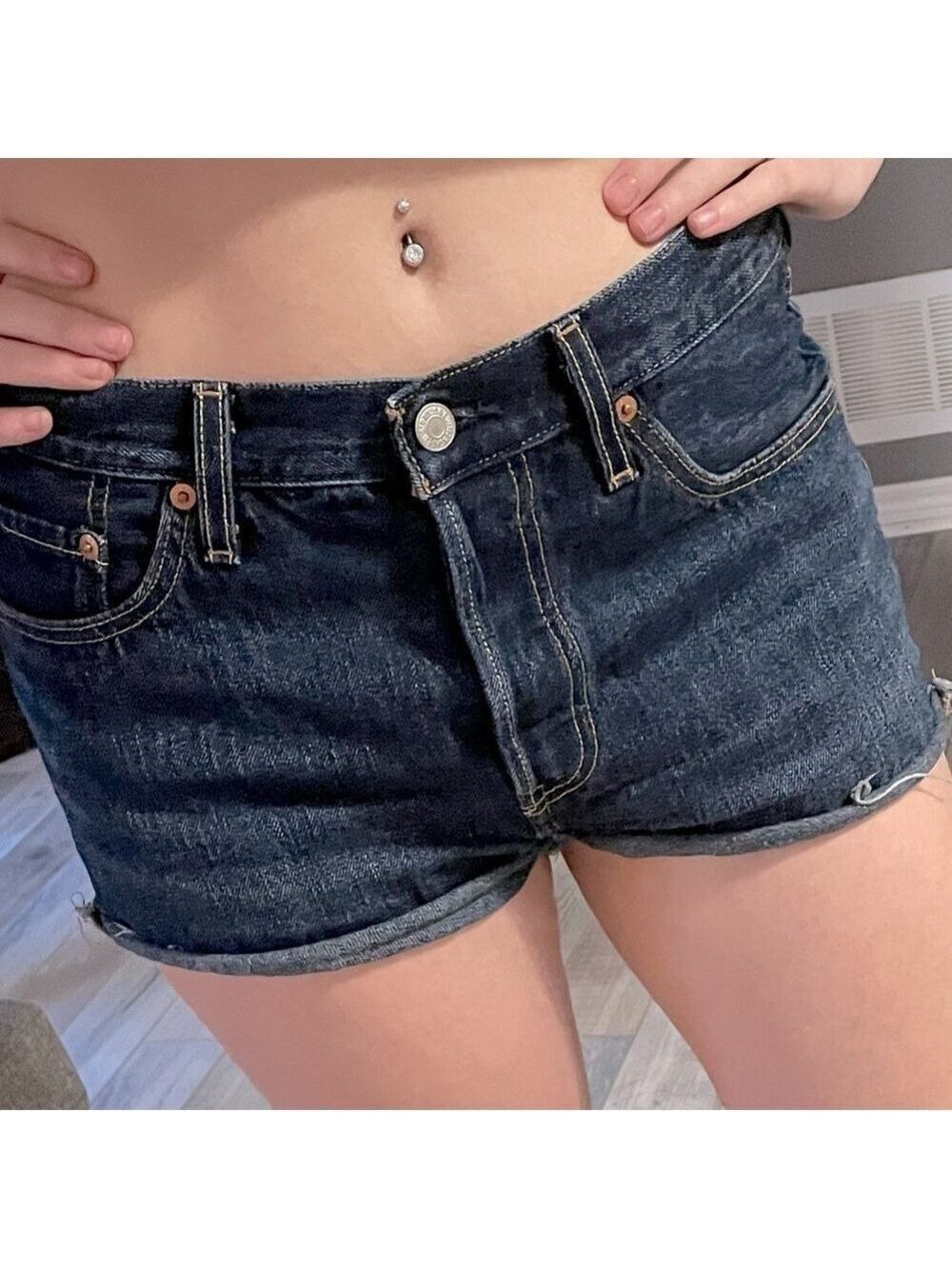 Like NEW Levi’s 501 denim Jean shorts size 28